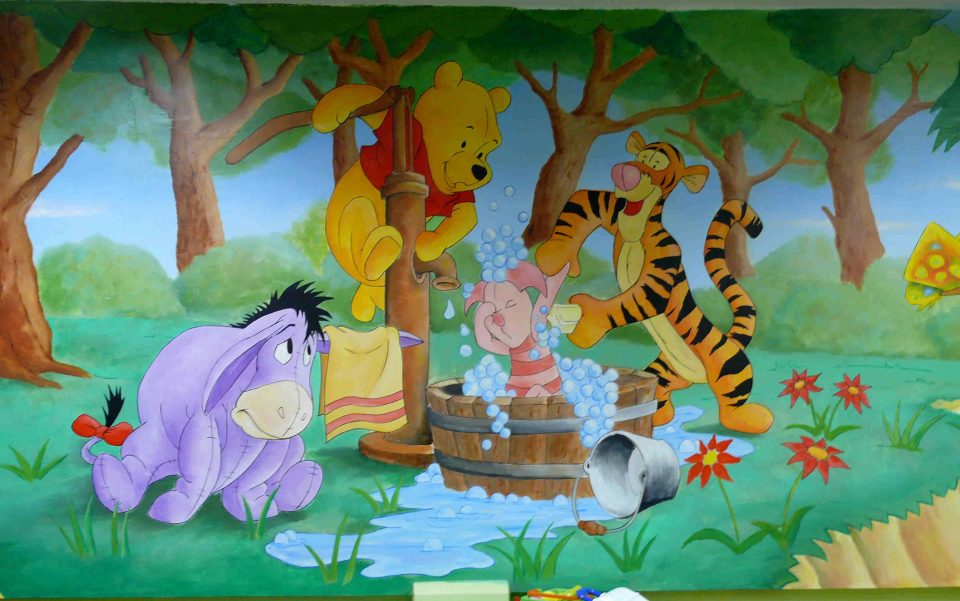 Artystyczne malowanie scian w przedszkolu w motyw z bajki Kubuś Puchatek, Bajkowy mural 3d w