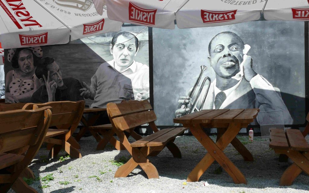 ciekawy pomysł na urządzenie baru, jak zaaranżowac bar