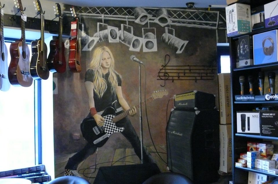 Mural Avril Lavigne urządzanie sklepu muzycznego,