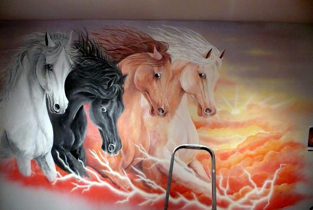 Obraz konie w galopie, malowanie grafik ściennych, murali