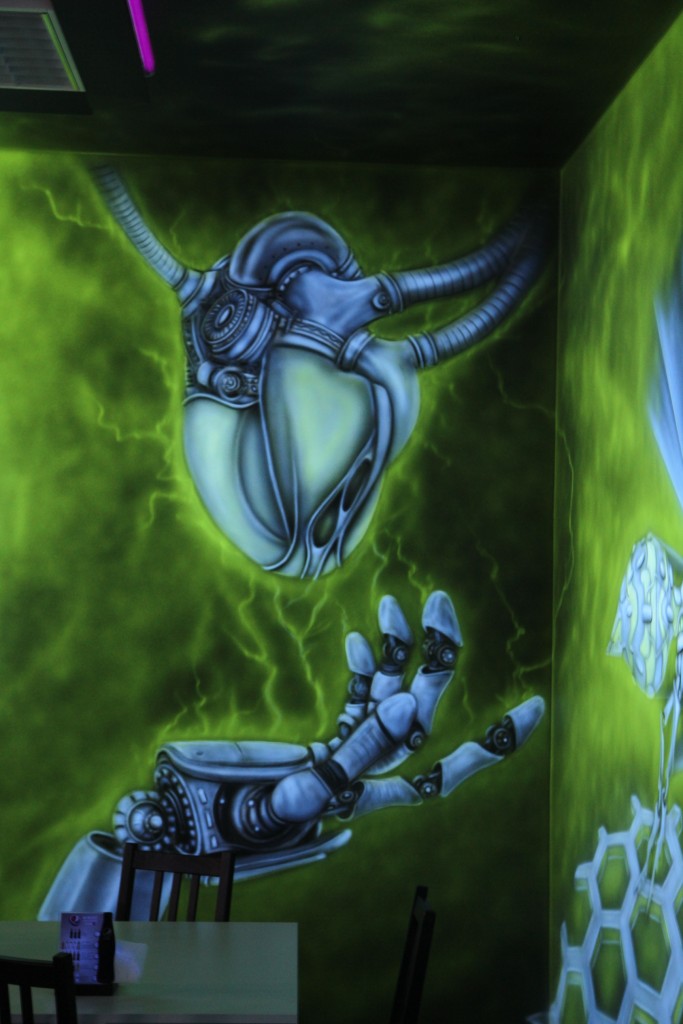 Biomechanika, mural UV malowany farbami fluorescencyjnymi nowoczesny styl malowania do nowoczesnego wnętrza