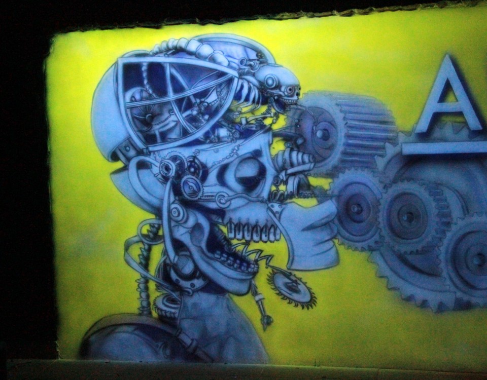 Wystrój klubów i dyskotek, artystyczne malowanie ścian farbami UV, biomechanika