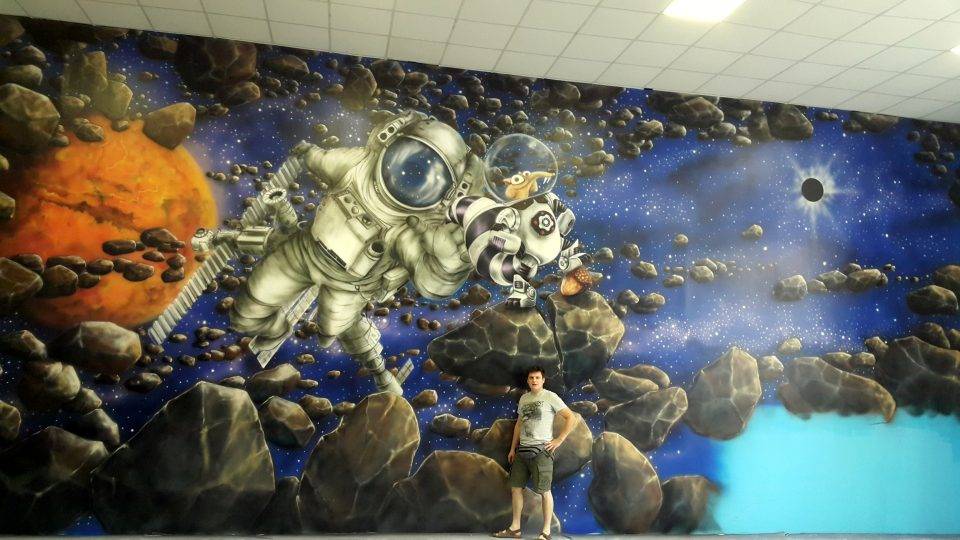 Malowanie astronauty w bawialni, mural 3D