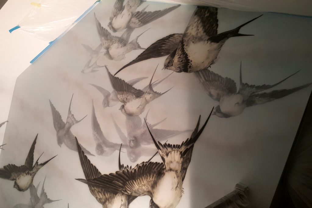 Mural na klatce schodowej, malowanie obrazu na scianie