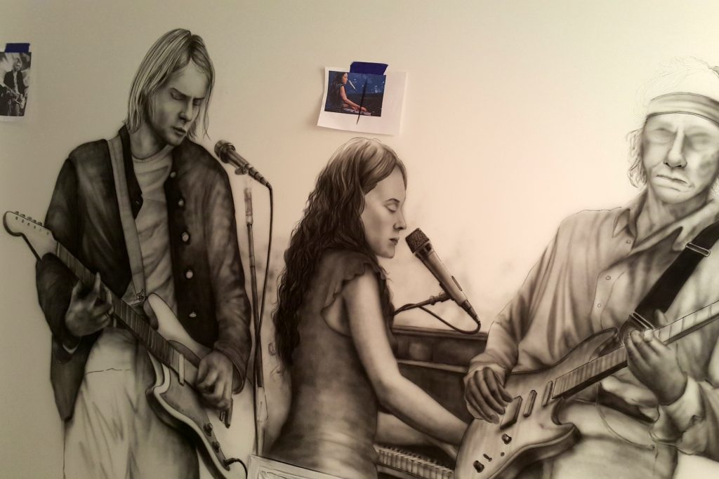 Mural w korytarzu, aranżacja korytarza, muzyczny mural Kurt Cobain