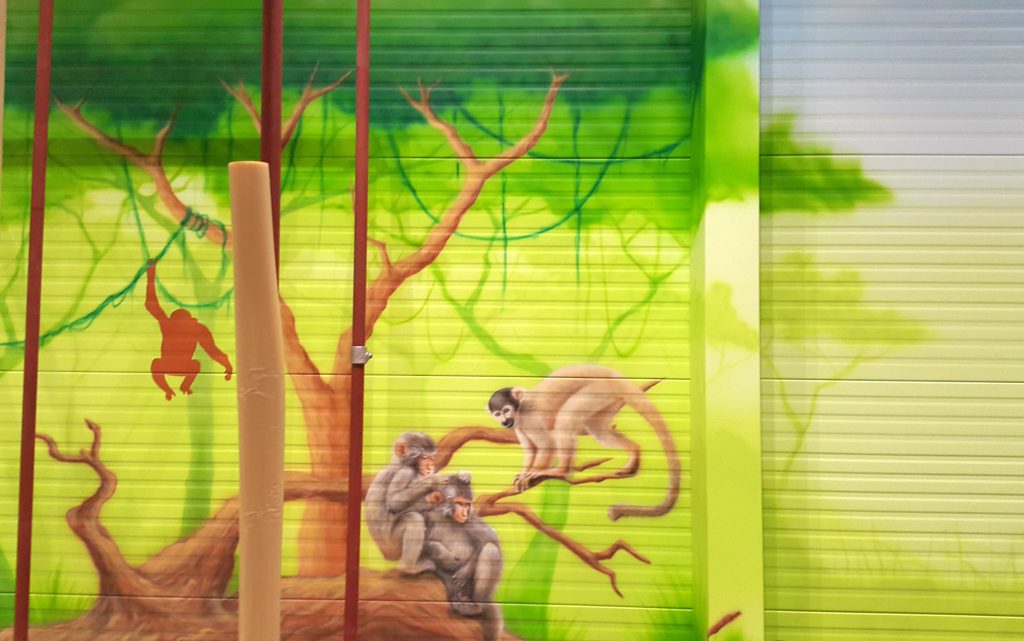 Aranżacja sali zabaw, malowanie obrazu w bawialni dla dzieci, mural 3D