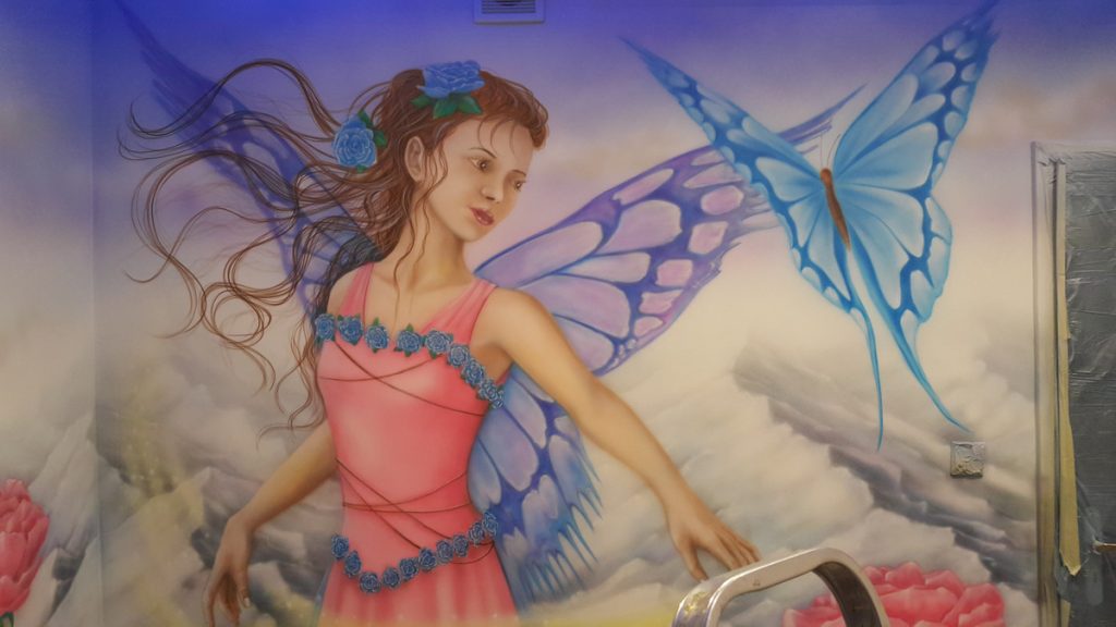 Malowanie pokoju dziewczynki, malowanie księżniczki na ścianie, pokój dziewczynki inspiracje