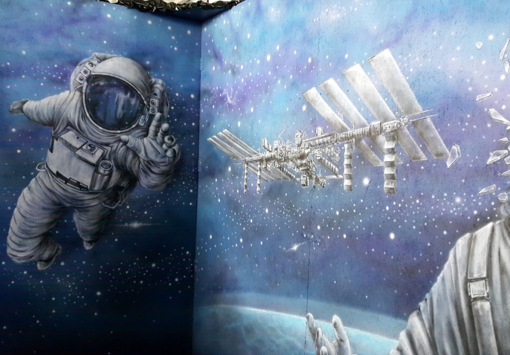 Pyrkon Festiwal Fantastyki 2018, malowanie astronauty, mural na pyrkonie