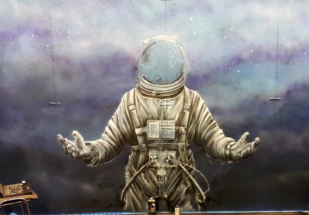 Pyrkon Festiwal Fantastyki 2018, malowanie astronauty, mural na pyrkonie