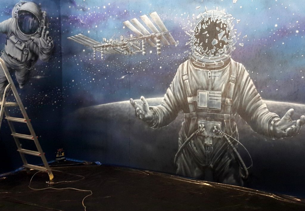 Pyrkon Festiwal Fantastyki 2018, malowanie astronauty, mural na pyrkonie