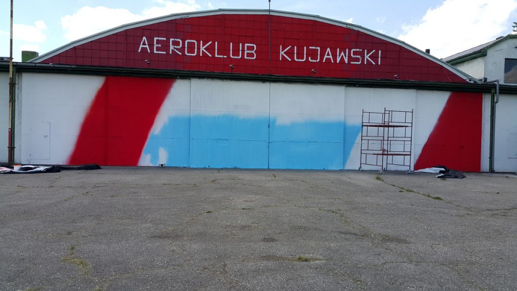 Mural w mieście Inowrocław powstał na drzwiach hangaru