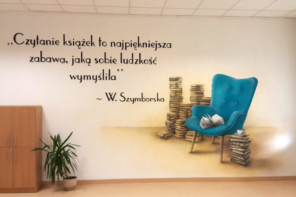 Wystrój sali polonistycznej, mural w sali polonistycznej