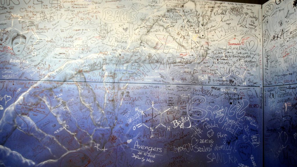 Artystyczne malowanie ścian, mural na festiwalu