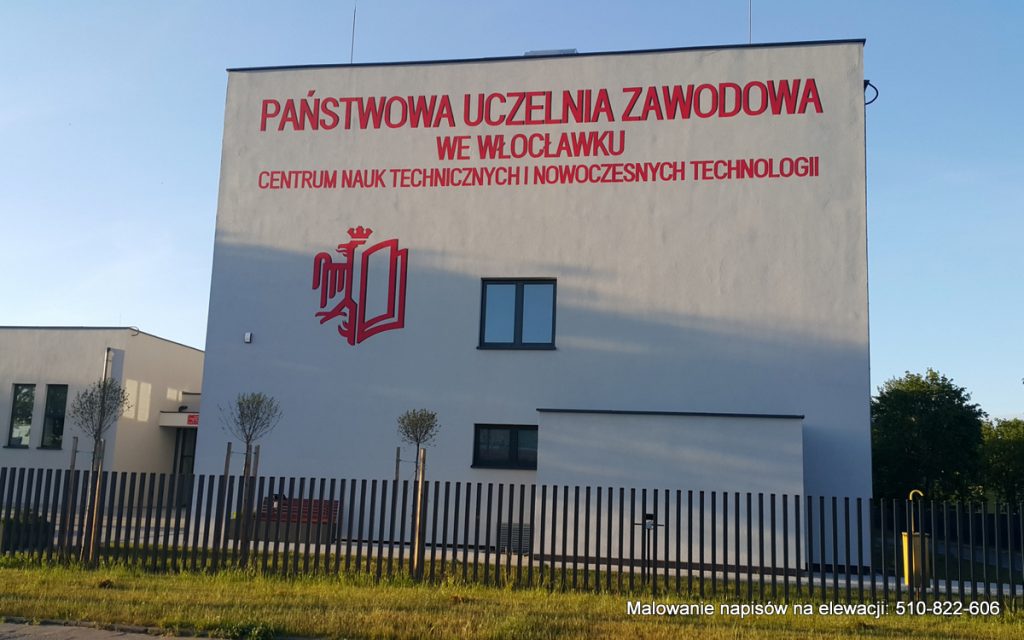 Malowanie napisów na elewacji budynku uczelni w e włocławku