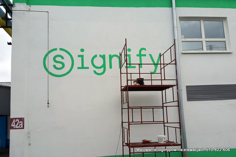 Malowanie logo firmy na elewacji budynku