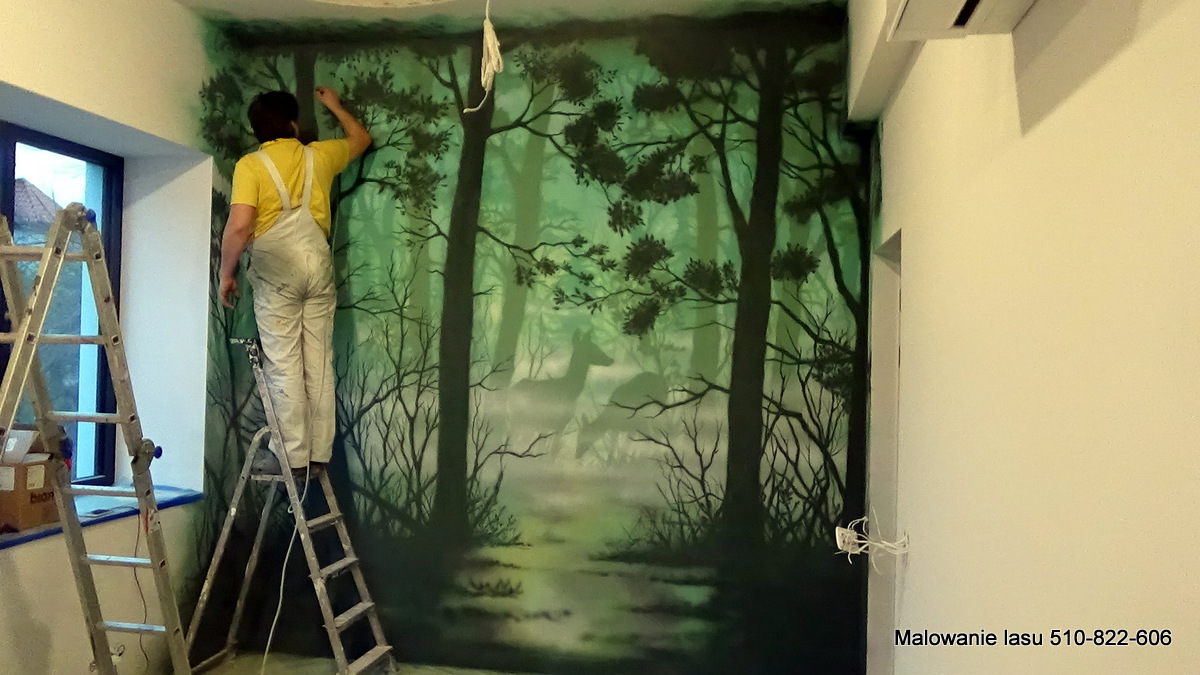 Tajemniczy las we mgle, mural w biurze