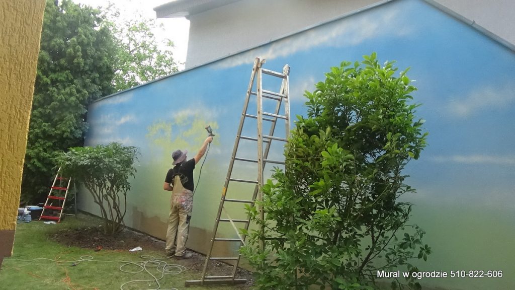 Malowanie brzydkiej ściany w ogrodzie ,mural na murze w ogrodzie