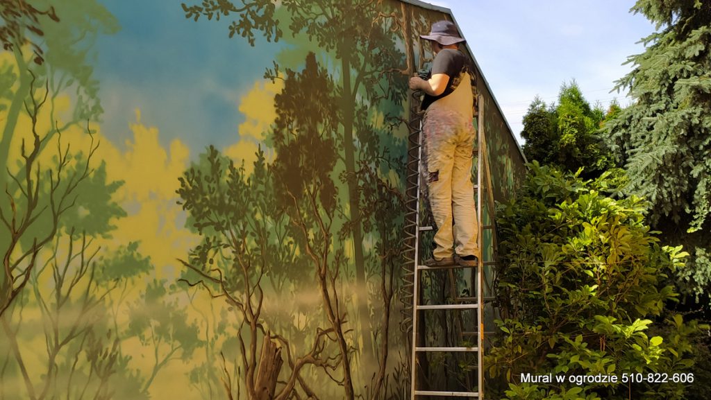 Malowanie starej brzydkiej ściany w ogrodzie, mural w ogrodzie, malowanie lasu na ścianie