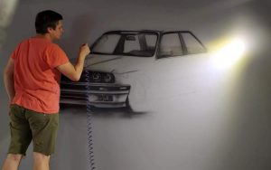 Mural BMW, malowanie na ścianie obrazu w garażu, aranżacja garażu z motywem BMW, ciekawy pomysł na wystrój garażu