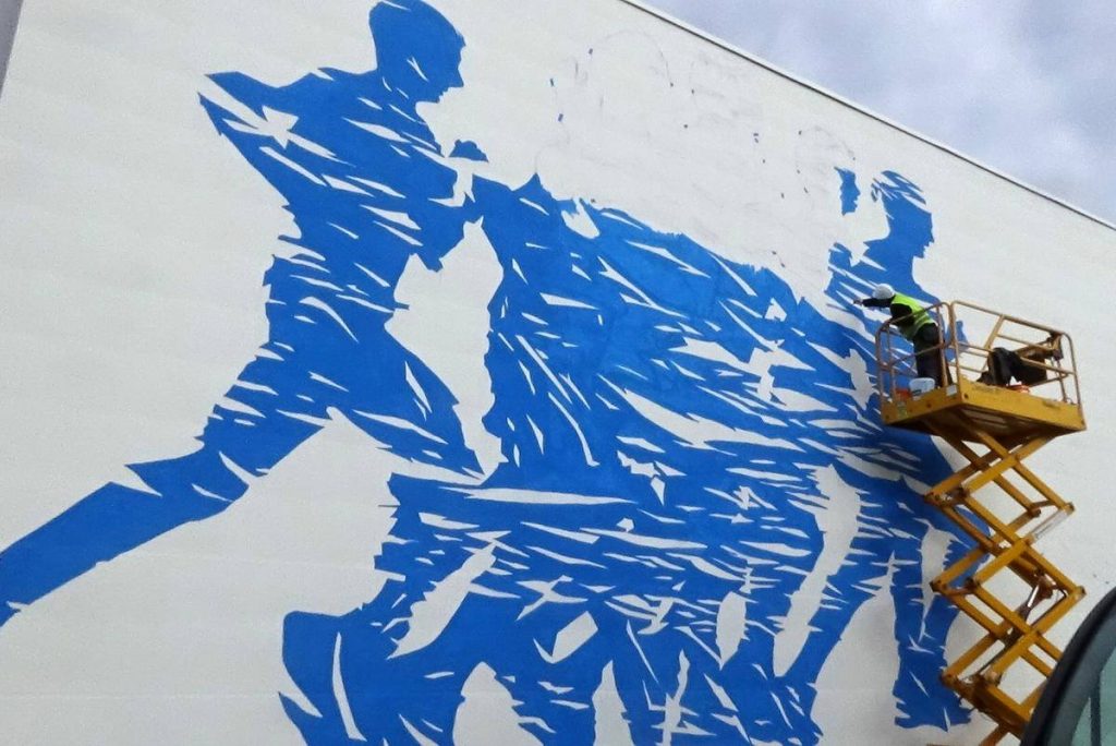 Mural dla Decathlon o tematyce sportowej, malowanie murali