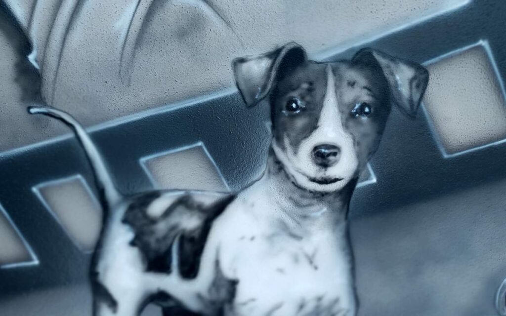 Czarno biały mural przedstawiający Kornela Makuszyńskiego, mural na szkolnym korytarzu