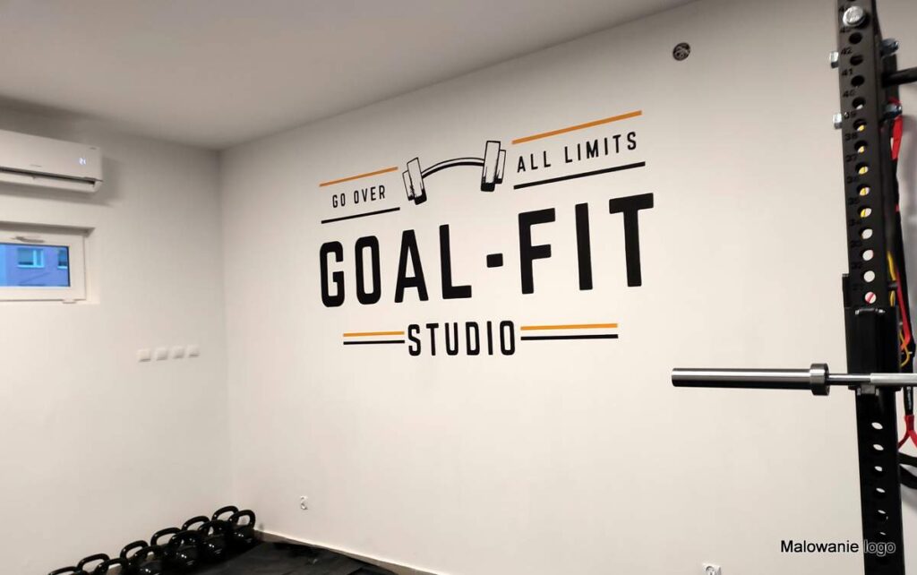 Malowanie logo w siłowni