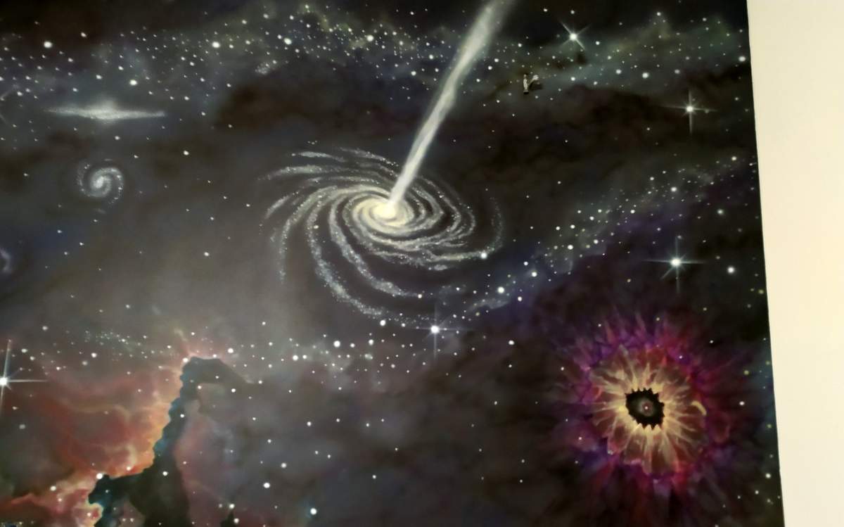 Artystyczne malowanie ściany, mural 3D, malowanie kosmosu na ścianie