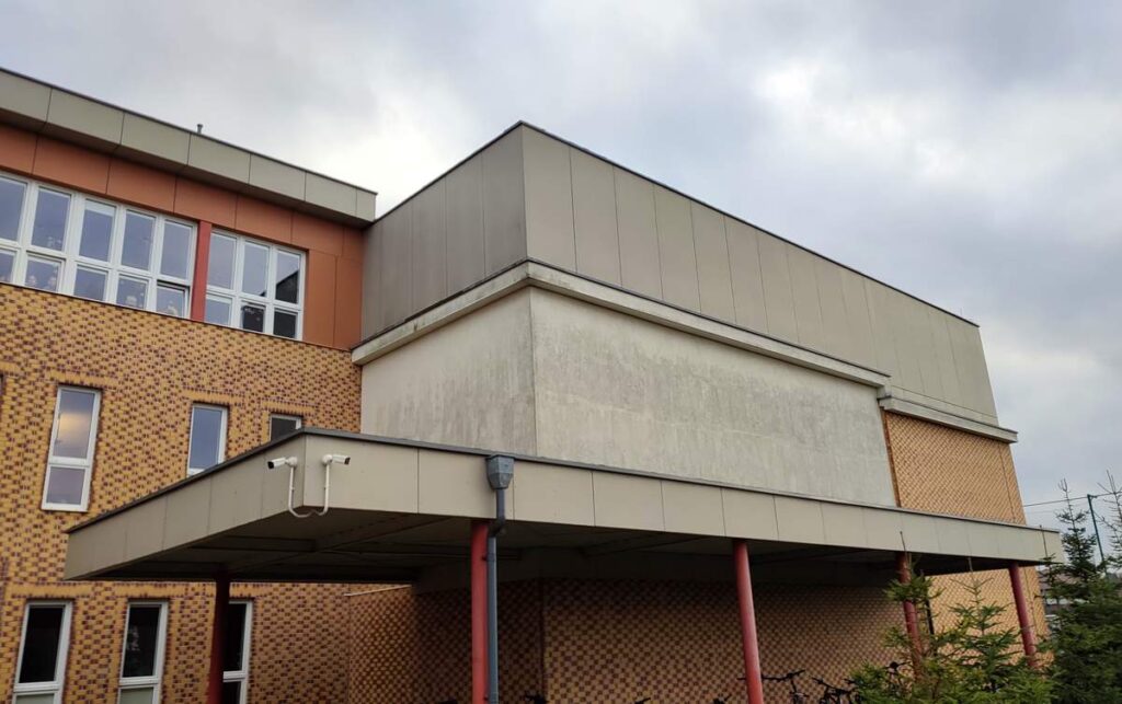 mural - malowanie logo w Toruniu na szkole nr 35 im Polskich Olimpijczyków w Toruniu