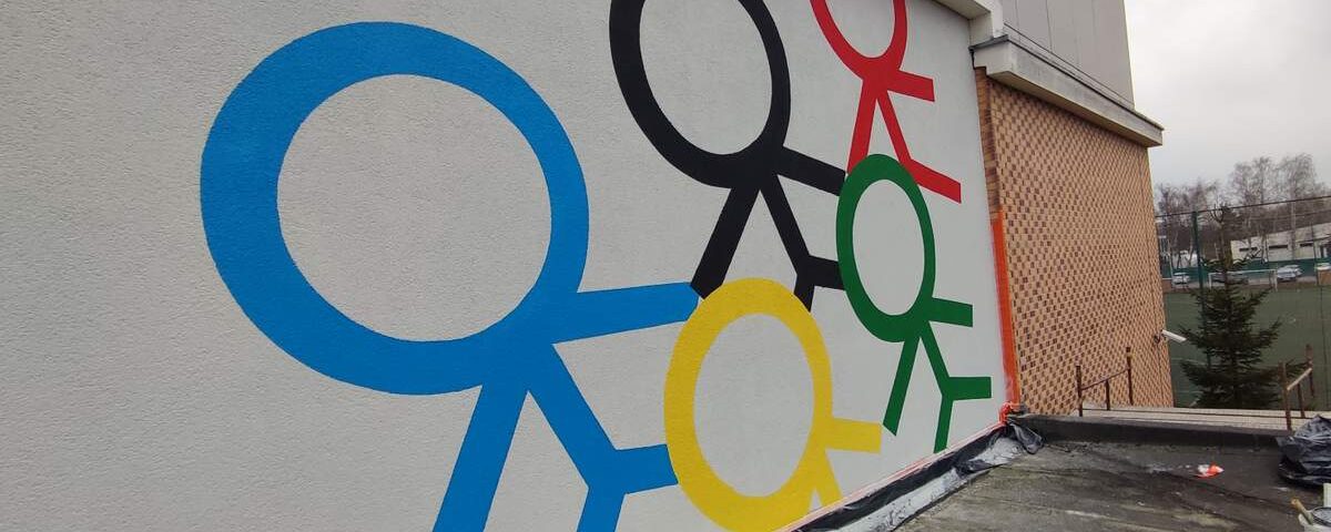 mural - malowanie logo w Toruniu na szkole nr 35 im Polskich Olimpijczyków w Toruniu
