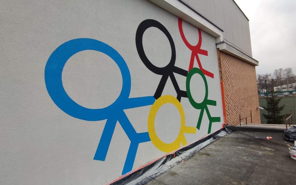 mural - malowanie logo w Toruniu na szkole nr 35 im Polskich Olimpijczyków w Toruniu