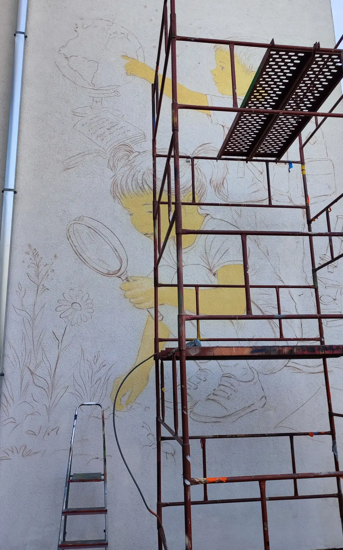 Mural zewnętrzny o tematyce edukacyjnej, malowanie przedszkola,