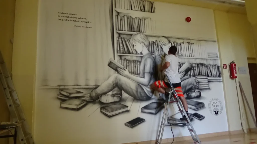 Mural w szkole, malowanie szkolnego korytarza, promocja czytelnictwa