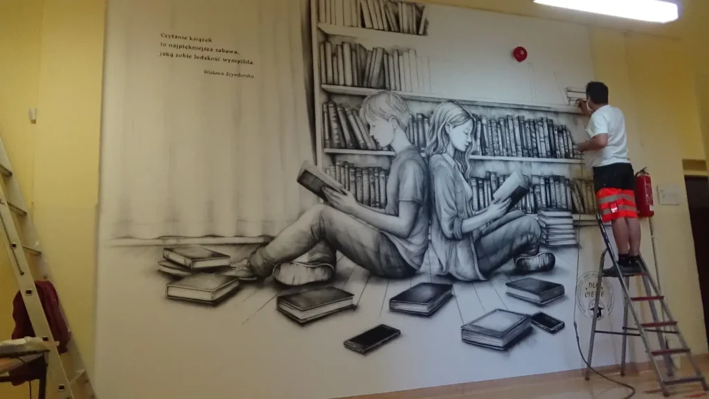 Mural w szkole, malowanie szkolnego korytarza, promocja czytelnictwa
