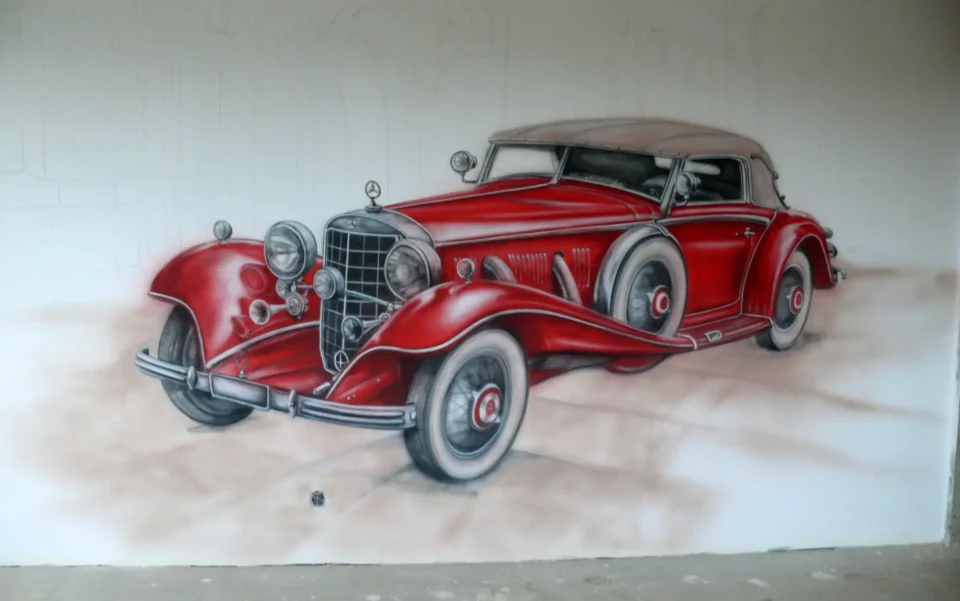 Mural - czerwony samochód retro namalowany na ścianie