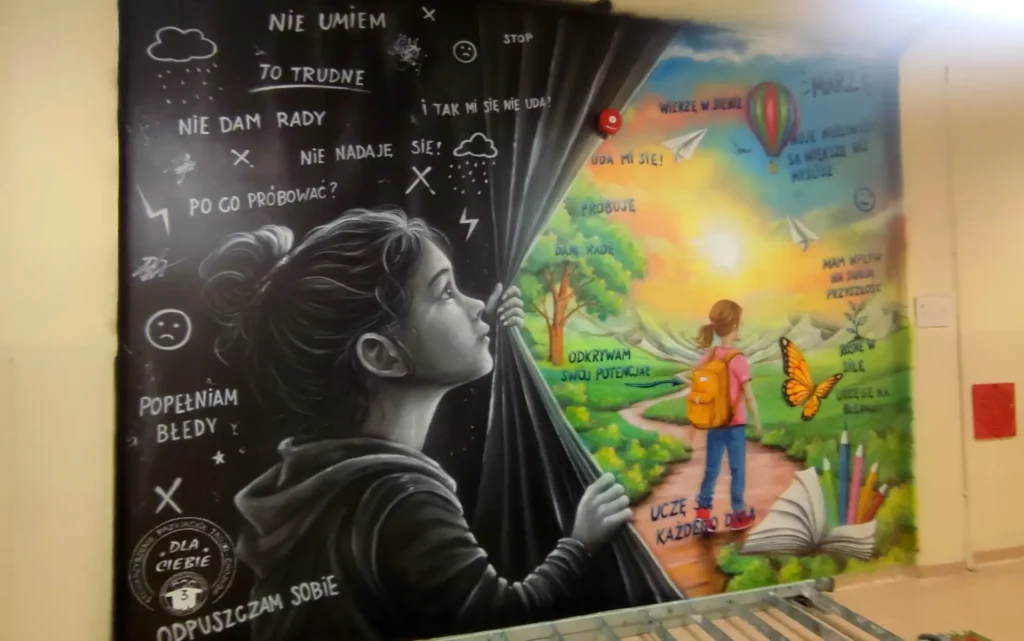 Inspirujący mural z pozytywnym przeslaniem dla młodzieży, uwierz w siebie, mural w szkole,